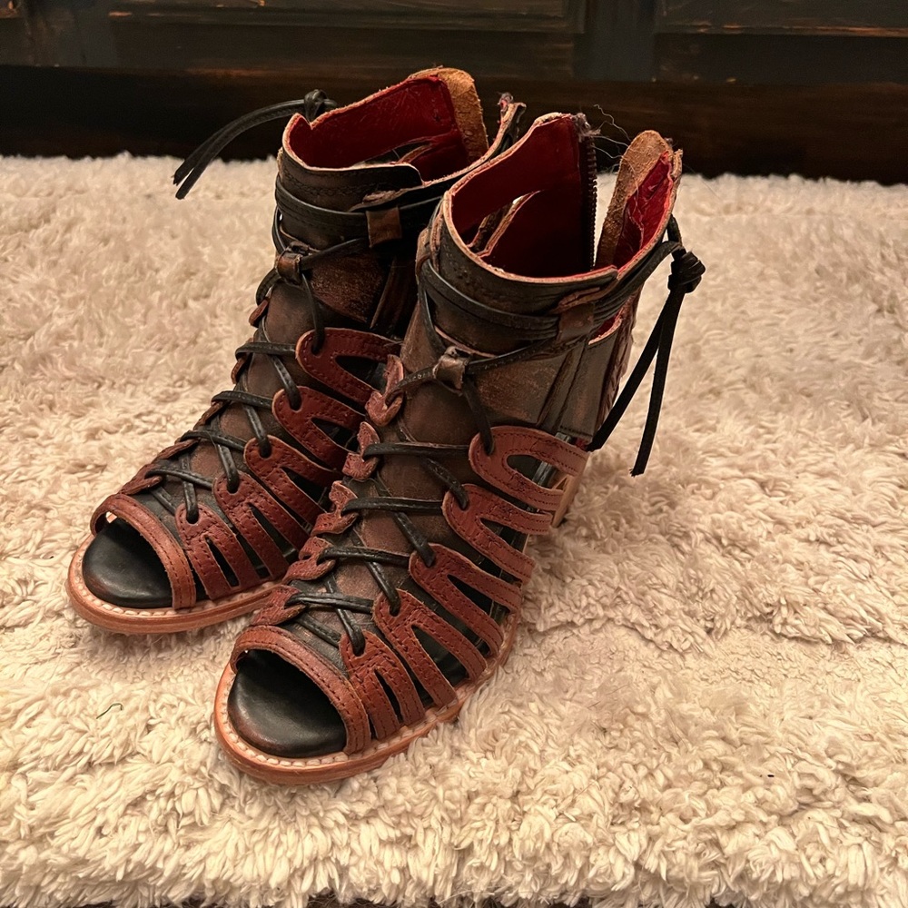 Brand new! Wazee size 5